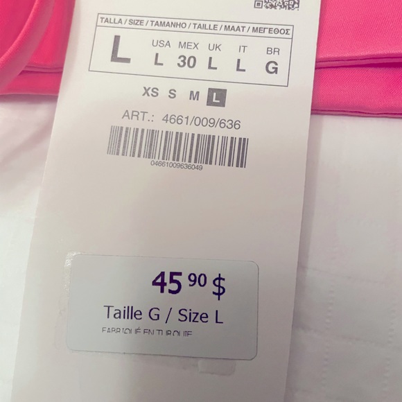 Zara Large Bra - Crop Style. Pink Satin with dainty heart ❤️ buttons for closure - Picture 6 of 7